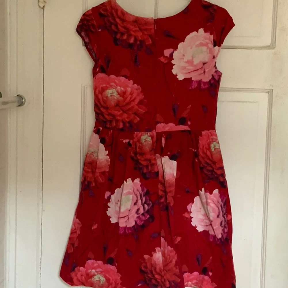 GAP Red Dress with Pink Floral Print in size 10 - Picture 3 of 3